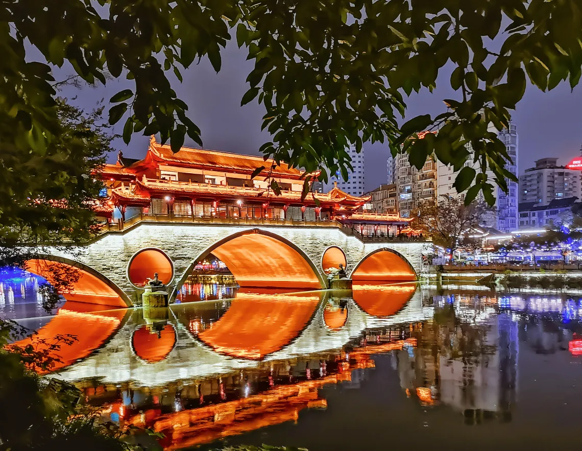 So Sánh Ẩm Thực Trùng Khánh Và Thành Đô: Hai Sắc Thái Của "Vương Quốc Cay Nồng"